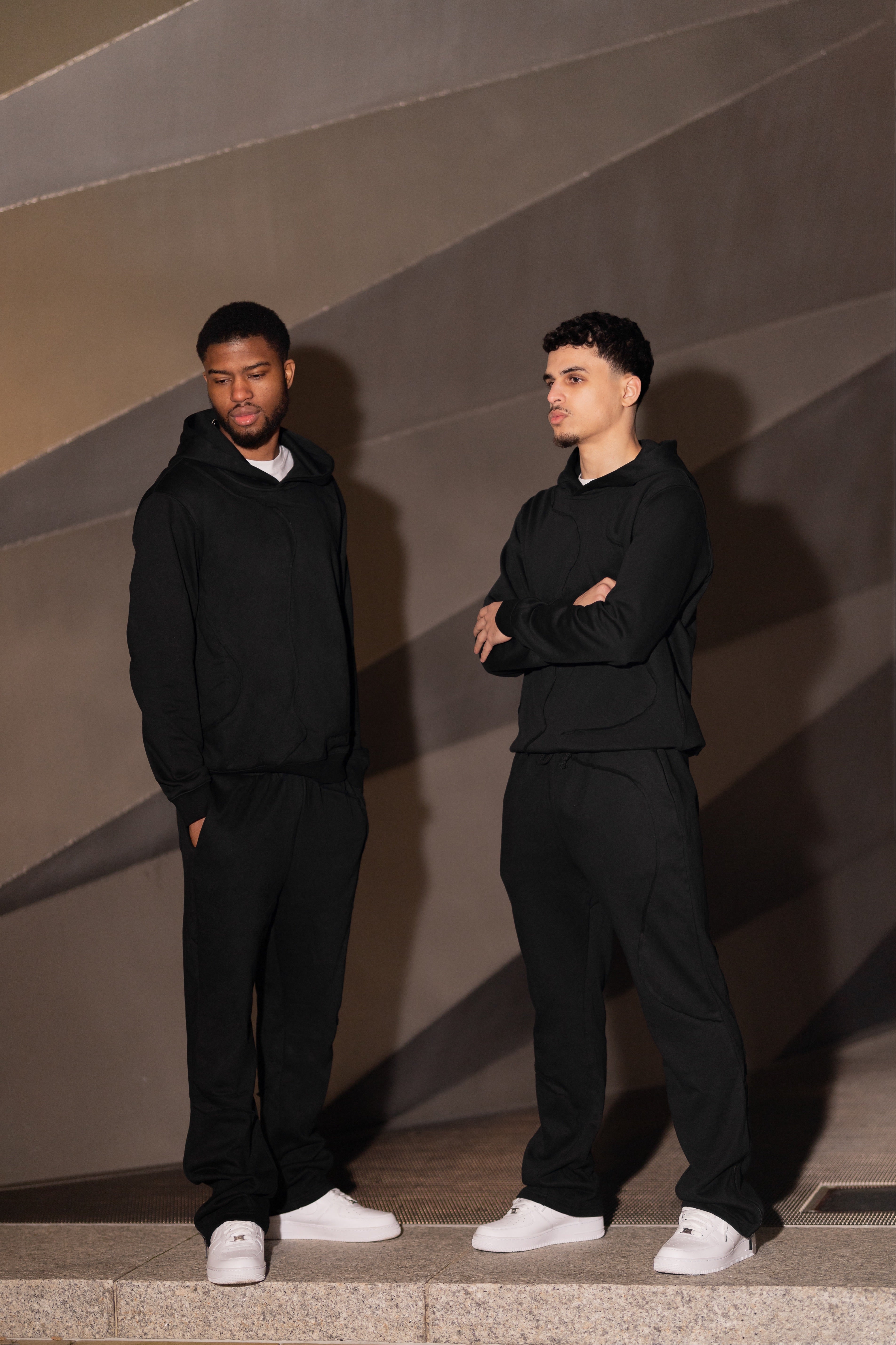 BLACK LIGHTWEIGHT BOTTOMS