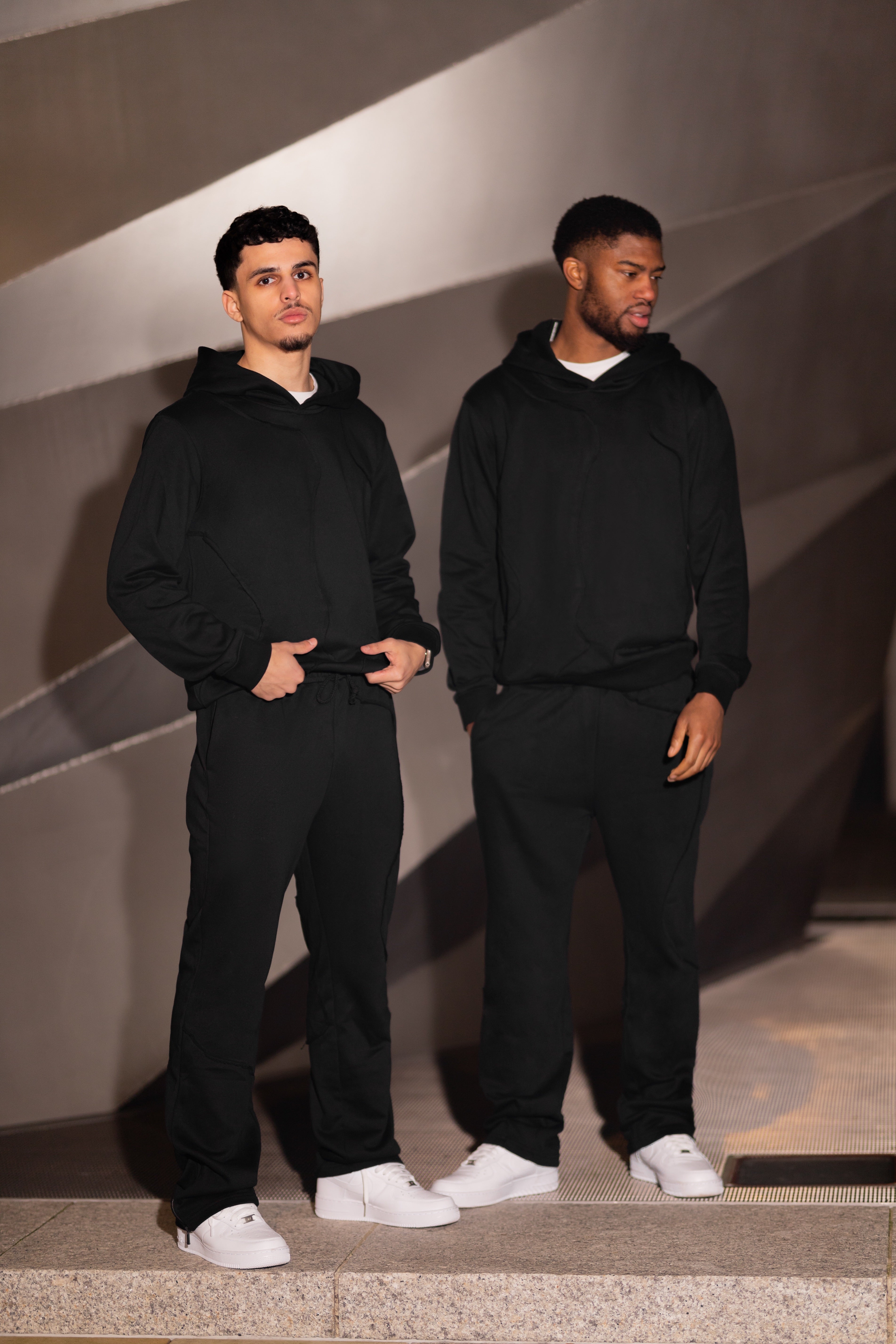 BLACK LIGHTWEIGHT BOTTOMS